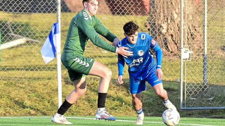 Jungspund Lucas Stachowski sammelt in seinem ersten Herrenjahr schon flei&szlig;ig Einsatzminuten in der Landesliga-Mannschaft.