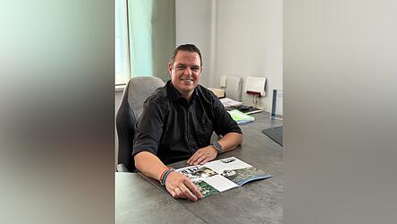 David Groth an seinem Arbeitsplatz im Rathaus David Groth an seinem Arbeitsplatz im Rathaus