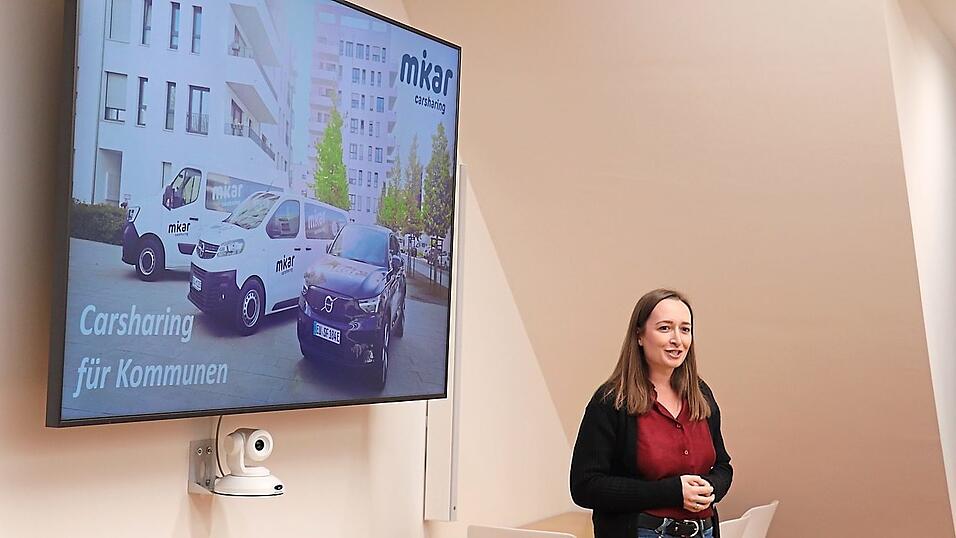 Head of Sales, Tina Krieger, erklärte die Details des Carsharings für Kommunen im Verkehrsausschuss.