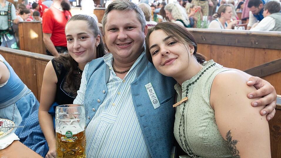 Die Partybilder vom Montag, 10. August, aus dem Festzelt Wenisch. Die Partybilder vom Montag, 10. August, aus dem Festzelt Wenisch.
