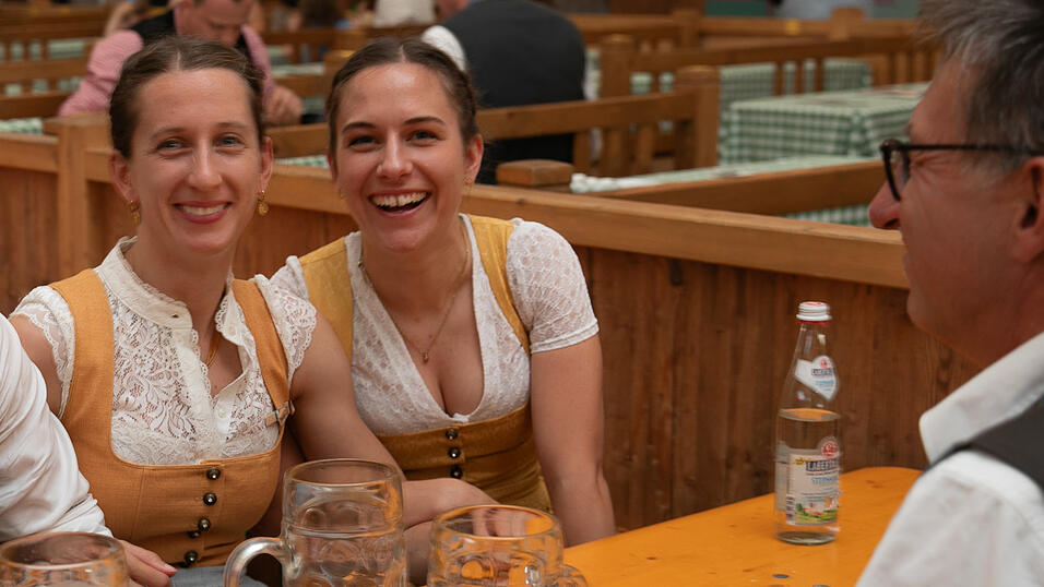 Die Partybilder vom Sonntag, 10. August, aus dem Festzelt Weckmann. Die Partybilder vom Sonntag, 10. August, aus dem Festzelt Weckmann.