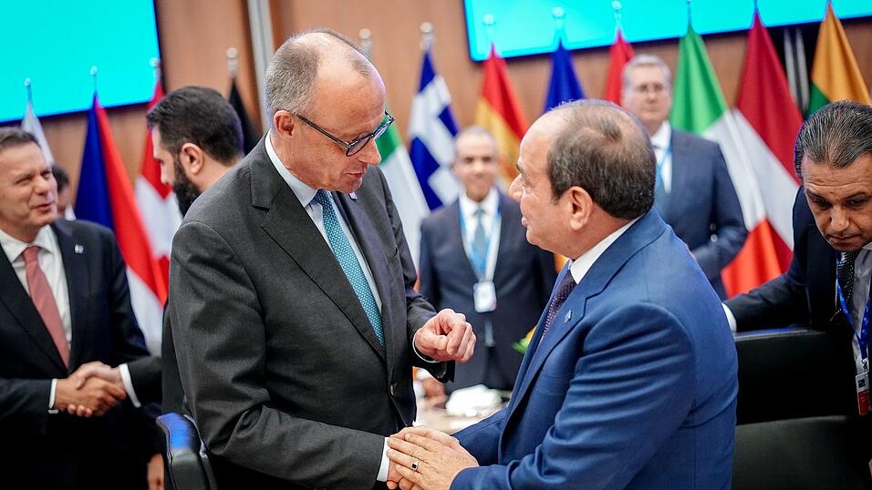 Merz und die anderen EU-Spitzen trafen sich in Zypern auch mit Spitzenvertretern aus der Nachbarschaft des Irans - hier schüttelt der Bundeskanzler Ägyptens Präsident Abdel Fattah al-Sisi die Hand. Merz und die anderen EU-Spitzen trafen sich in Zypern auch mit Spitzenvertretern aus der Nachbarschaft des Irans - hier schüttelt der Bundeskanzler Ägyptens Präsident Abdel Fattah al-Sisi die Hand.