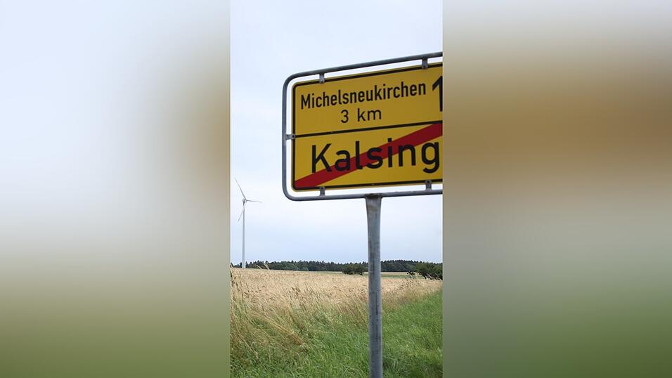 Nach der Kritik aus Kalsing, der Landrat w&uuml;rde ihre Sorgen nicht ernst nehmen, k&uuml;ndigt dieser einen runden Tisch an, um alle Beteiligten gleicherma&szlig;en in den Entwicklungsschritten des Windparks Michelsneukirchen/Schorndorf mitzunehmen.