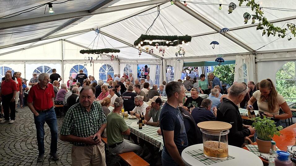 Den ganzen Tag &uuml;ber war der Loibl-Hof rege frequentiert.
