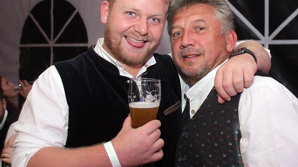 Die besten Bilder vom Wein- und Wei&szlig;bierfest des Burschenvereins Arth und der M&auml;dchengruppe.
