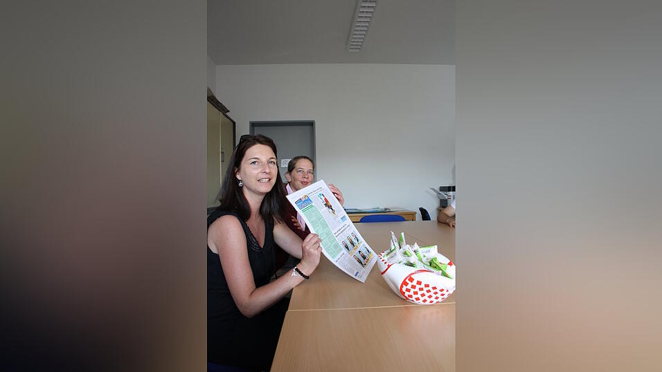 Die Teilnahme am Zeitungsprojekt hat sich auch für ein P-Seminar des Ludwigsgymnasiums Straubing gelohnt: Mit ihrer Arbeit landeten die Schüler auf Platz drei - und erhielten 100 Euro für die Klassenkasse. Die Teilnahme am Zeitungsprojekt hat sich auch für ein P-Seminar des Ludwigsgymnasiums Straubing gelohnt: Mit ihrer Arbeit landeten die Schüler auf Platz drei - und erhielten 100 Euro für die Klassenkasse.