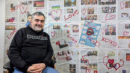 Ein bekanntes Gesicht, real und digital: Oktay Sancak leitet mit drei weiteren Administratoren &bdquo;Unser Landau an der Isar&ldquo; - mit aktuell &uuml;ber 2000 Mitgliedern eine der gr&ouml;&szlig;ten Online-Gemeinschaften der Region.&nbsp;