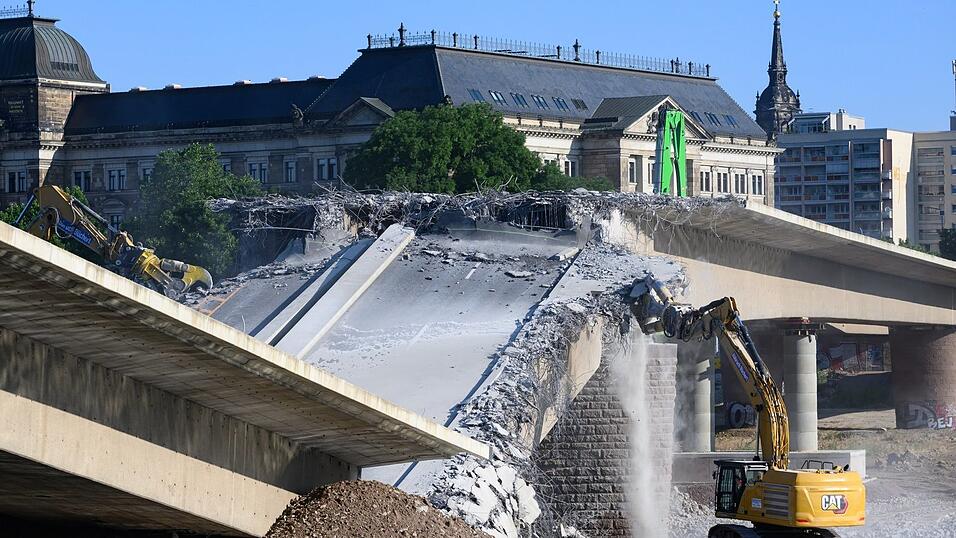 „Die verantwortlichen haben aus dem Dresdner Brückeneinsturz offensichtlich nichts gelernt“, sagt Peter Hübner vom Hauptverband der Deutschen Bauindustrie. „Die verantwortlichen haben aus dem Dresdner Brückeneinsturz offensichtlich nichts gelernt“, sagt Peter Hübner vom Hauptverband der Deutschen Bauindustrie.