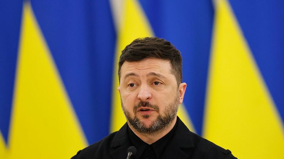 Der ukrainische Präsident Wolodymyr Selenskyj sieht eine EU-Mitgliedschaft für sein Land schon 2027 als wichtige Sicherheitsgarantie. (Archivbild) Der ukrainische Präsident Wolodymyr Selenskyj sieht eine EU-Mitgliedschaft für sein Land schon 2027 als wichtige Sicherheitsgarantie. (Archivbild)