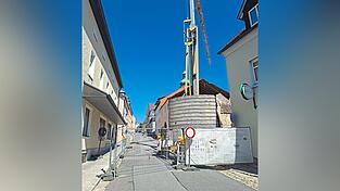 Die Schulstraße ist eine der meistbefahrenen Straßen in Waldmünchen. Mittlerweile ist sie seit über zwei Monaten gesperrt. Die Anwohner leiden unter der Situation und sind frustriert. Die Schulstraße ist eine der meistbefahrenen Straßen in Waldmünchen. Mittlerweile ist sie seit über zwei Monaten gesperrt. Die Anwohner leiden unter der Situation und sind frustriert.