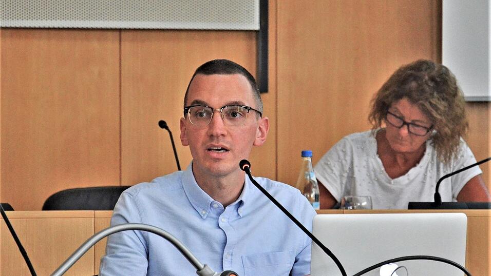 Jan Nowak von der Mobilen Beratung gegen Rechtsextremismus informierte &uuml;ber die Deggendorfer Corona-Proteste.