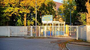 Auf dem ehemaligen Gelände des Fliegerhorsts Erding wird die Bundeswehr künftig in Kooperation mit Rüstungsunternehmen Sicherheitstechnologien entwickeln. Unter anderem dafür verringerte der Landtag am Mittwoch die rechtlichen Auflagen. Auf dem ehemaligen Gelände des Fliegerhorsts Erding wird die Bundeswehr künftig in Kooperation mit Rüstungsunternehmen Sicherheitstechnologien entwickeln. Unter anderem dafür verringerte der Landtag am Mittwoch die rechtlichen Auflagen.