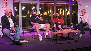 Harry Landauer (von links), Dominik Bloh, Barbora Pokorny und Brigitte Weißmann diskutierten im Degginger, wie Obdachlosen wieder auf die Beine geholfen werden kann. Harry Landauer (von links), Dominik Bloh, Barbora Pokorny und Brigitte Weißmann diskutierten im Degginger, wie Obdachlosen wieder auf die Beine geholfen werden kann.