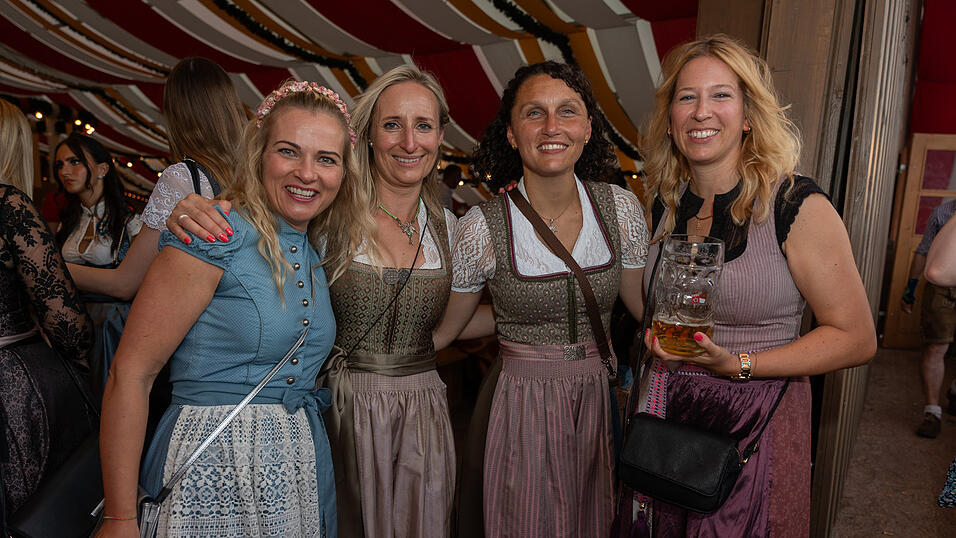 Die Partybilder vom Samstag, 12. August 2023, aus dem Festzelt Krönner. Die Partybilder vom Samstag, 12. August 2023, aus dem Festzelt Krönner.