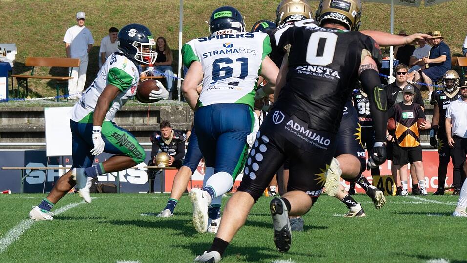 Verlieren verboten ist das Motto für die Straubing Spiders, die sich heute Abend mit den Allgäu Comets aus Kempten im Stadion am Peterswöhrd im direkten Duell um einen Playoff-Platz messen. Verlieren verboten ist das Motto für die Straubing Spiders, die sich heute Abend mit den Allgäu Comets aus Kempten im Stadion am Peterswöhrd im direkten Duell um einen Playoff-Platz messen.