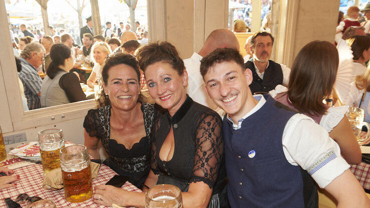 Die Partybilder vom Freitag, 8. August, aus dem Festzelt Lechner. Die Partybilder vom Freitag, 8. August, aus dem Festzelt Lechner.
