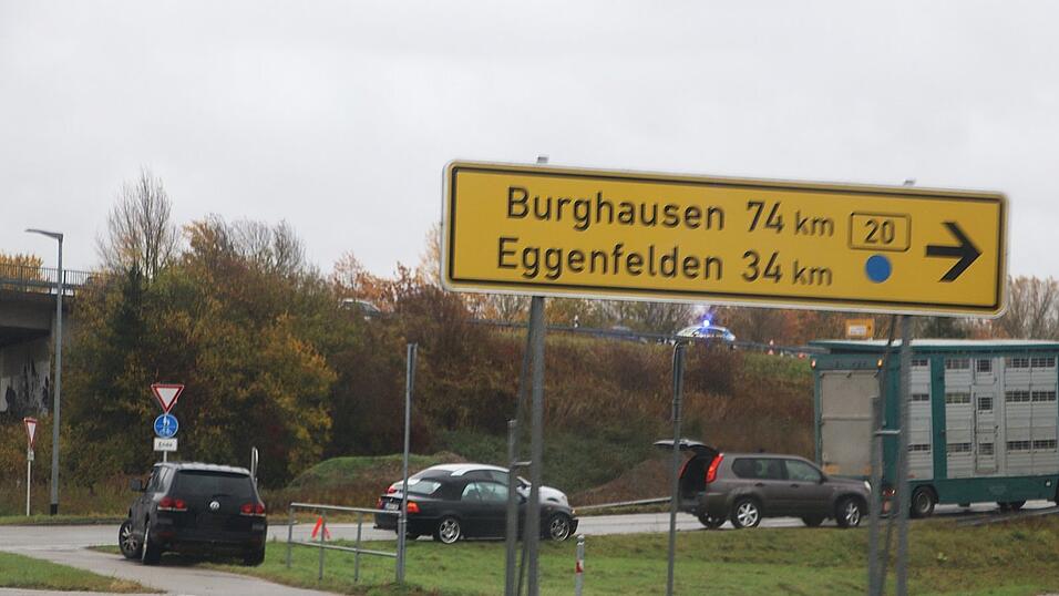Zeitweise war die B 20-Auffahrt gesperrt. Zeitweise war die B 20-Auffahrt gesperrt.