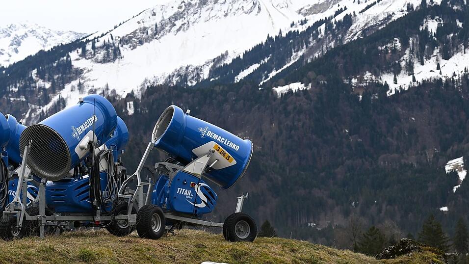 Staatliche F&ouml;rdergelder f&uuml;r Schneekanonen? Die neue F&ouml;rderrichtlinie in Bayern sieht das nicht mehr vor - zum &Auml;rger von Wirtschaftsminister Hubert Aiwanger (Freie W&auml;hler). (Symbolbild)