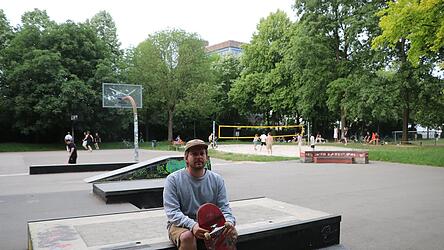 Reges Treiben herrscht im Jugendzentrum Arena gegen 20 Uhr, die Uhrzeit zu der - zumindest nach Sicht des Beschwerdef&uuml;hrers - eigentlich alle verschwinden sollen. F&uuml;r Maximilian Becker von Spot e. V. ist die Situation vor Ort eine &bdquo;totale Katastrophe&ldquo;.