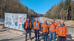 Bei der Pressekonferenz &uuml;ber der A93: Die Verantwortlichen der Autobahn GmbH und die B&uuml;rgermeister der am meisten betroffenen Gemeinden Pentling und Bad Abbach.