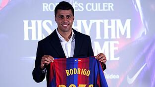 Spaniens Weltmeister Rodri spielt k&uuml;nftig f&uuml;r den FC Barcelona.