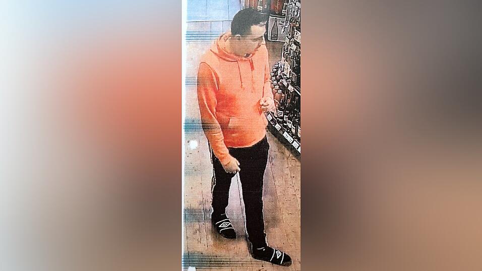 Einer der Täter ist zwischen 175 und 185 Zentimeter groß, kräftig, etwa 40 bis 45 Jahre alt. Er trägt dunkle, kurze Haare.