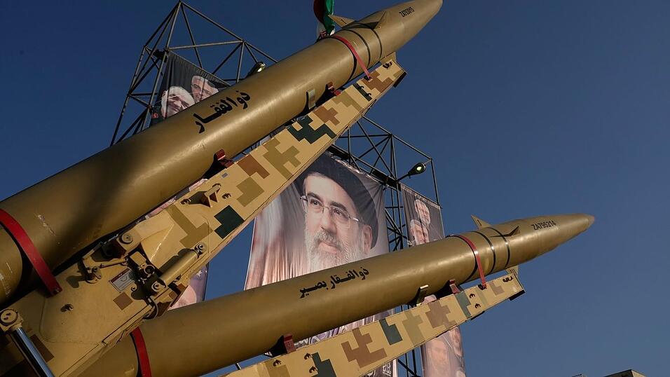 Irans oberster Führer, Modschtaba Chamenei, legt Vorgehen im Kriegsfall fest. (Archivbild) Irans oberster Führer, Modschtaba Chamenei, legt Vorgehen im Kriegsfall fest. (Archivbild)