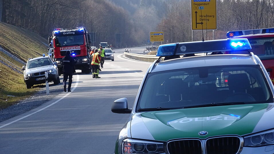Auf der B11 zwischen Gotteszell und Grafling ereignete sich ein Verkehrsunfall.