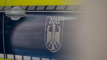 Den Reisenden erwartet nun ein Strafverfahren. (Symbolbild)