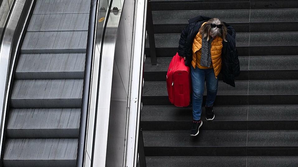 Seit rund vier Wochen stehen viele Rolltreppen am Berliner Hauptbahnhof und anderen deutschen Bahnh&ouml;fen still. (Archivbild)