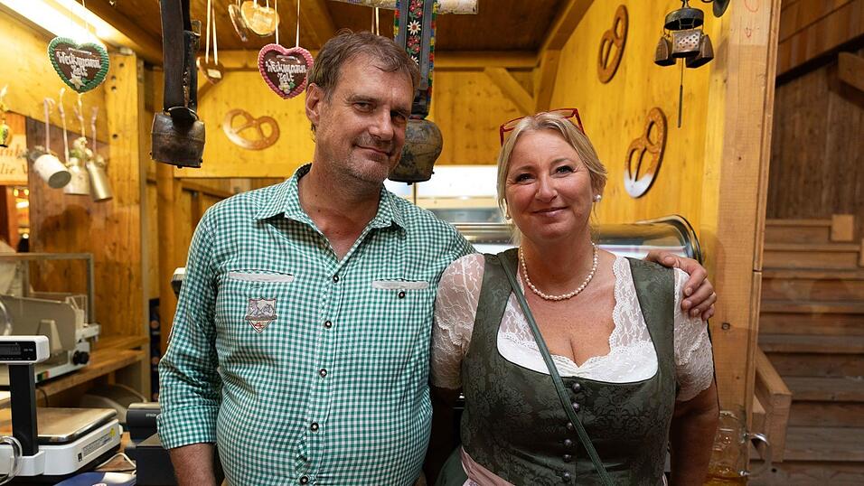 Als die Kapelle Josef Menzl am Montag, 10. August, im Festzelt Weckmann aufspielte, war die Stimmung ausgelassen. Als die Kapelle Josef Menzl am Montag, 10. August, im Festzelt Weckmann aufspielte, war die Stimmung ausgelassen.