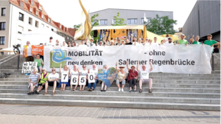 Im Juni hatten sich die Gegner der geplanten Sallerner Regenbrücke über ein Zwischenergebnis ihrer Unterschriftensammelaktion gefreut. Im Juni hatten sich die Gegner der geplanten Sallerner Regenbrücke über ein Zwischenergebnis ihrer Unterschriftensammelaktion gefreut.