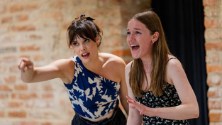 Schauspielerinnen in Action.