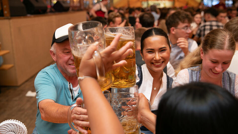 Das sind die Partybilder vom Dienstag, 12. August, aus dem Festzelt Nothaft. Das sind die Partybilder vom Dienstag, 12. August, aus dem Festzelt Nothaft.