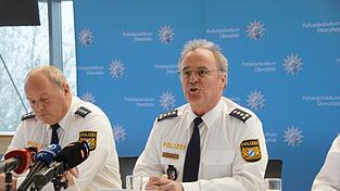 Der W&ouml;rther Polizeichef Thomas Wagner (rechts) und sein Stellvertreter Josef Neft beim Pressegespr&auml;ch am Freitag im Pr&auml;sidium.