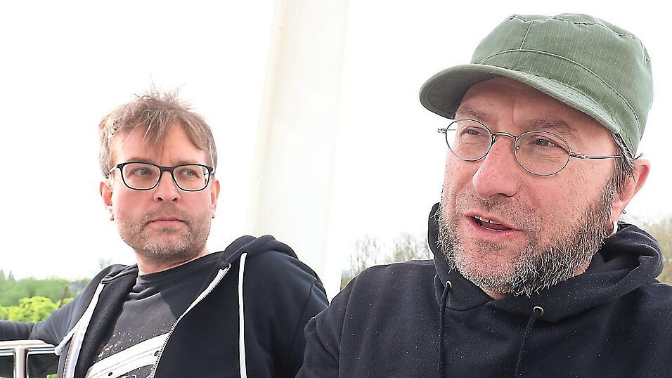In luftiger H&ouml;he gestanden die Rocket-Club Betreiber Oliver R&ouml;sch (rechts) und Thomas Widmair, dass sie bez&uuml;glich Volksfesten g&auml;nzlich unterschiedlicher Ansicht sind.