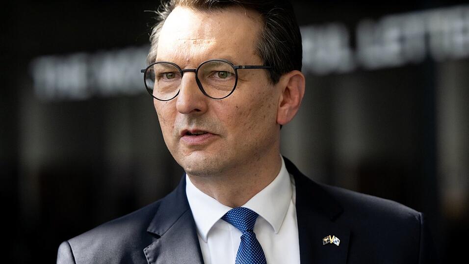 BMW-Chef Nedeljkovic: Konzernstruktur vereinfachen und Managementpositionen streichen. (Archivbild) BMW-Chef Nedeljkovic: Konzernstruktur vereinfachen und Managementpositionen streichen. (Archivbild)