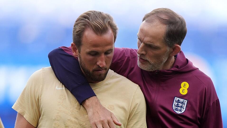 Für Englands Nationaltrainer Tuchel (r.) ist Kane unverzichtbar. Für Englands Nationaltrainer Tuchel (r.) ist Kane unverzichtbar.