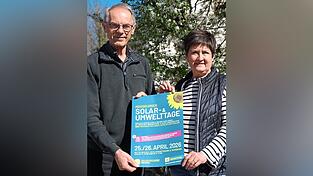 Stellten das Programm vor: Solarfreunde-Vorsitzender Hans Stanglmair und Christine Kohn von den Solarfreundinnen.