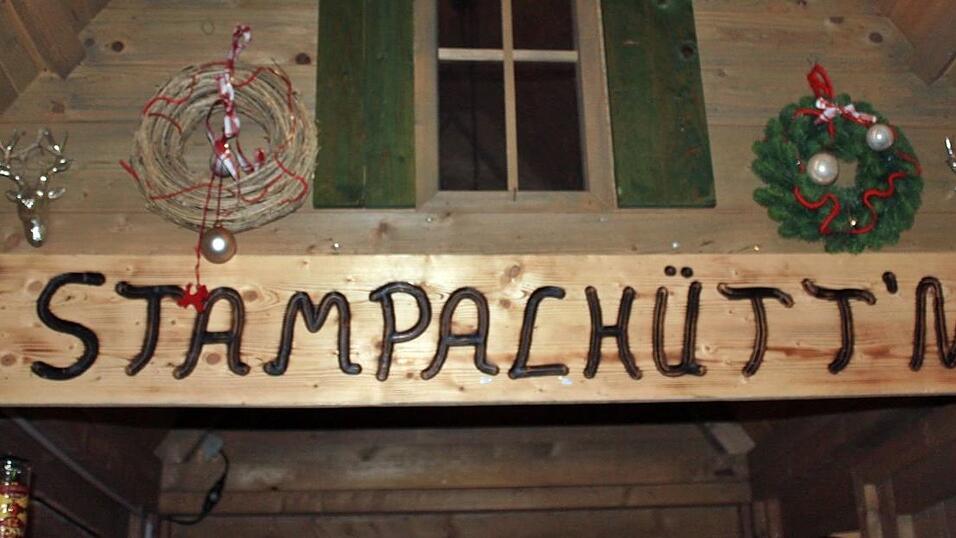 Bei einem schweren Unfall in der Gemeinde Frontenhausen sind zwei Menschen verletzt worden. Bei einem schweren Unfall in der Gemeinde Frontenhausen sind zwei Menschen verletzt worden.