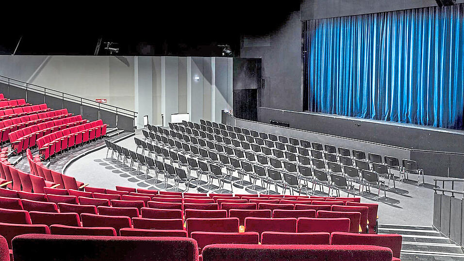 Die Auslastung in bayerischen Theatern betr&auml;gt seit November h&ouml;chstens 25 Prozent. Im Theaterzelt in Landshut, eine der drei Spielst&auml;tten des Landestheaters Niederbayern, darf nur noch vor 110 Besuchern gespielt werden.