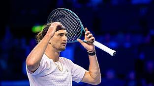 Im Halbfinale von Wien hadert Alexander Zverev immer wieder mit den B&auml;llen.
