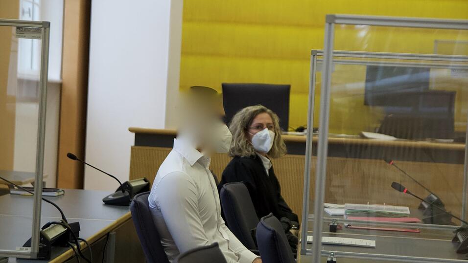 Dem Angeklagten war die Polizei unter anderem über die Telefonüberwachung eines Verkäufers auf die Schliche gekommen. Dem Angeklagten war die Polizei unter anderem über die Telefonüberwachung eines Verkäufers auf die Schliche gekommen.