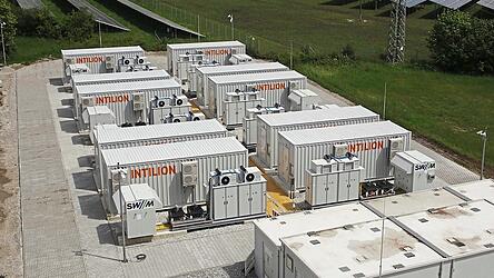 Am Netz, und weitere Initiativen folgen: der Batteriespeicher am Kraftwerk Uppenborn.