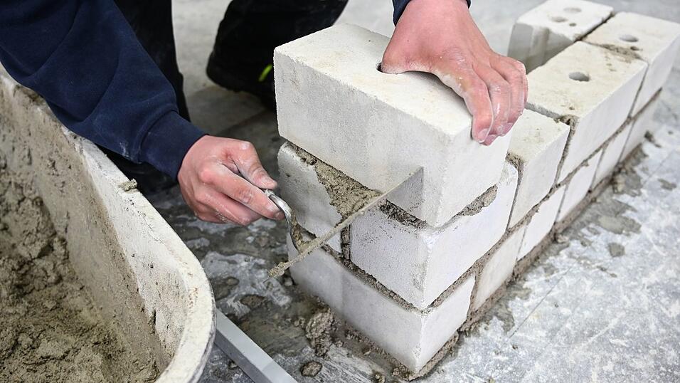 Zement, Beton und Mörtel sind wichtige Baustoffe. (Symbolbild) Zement, Beton und Mörtel sind wichtige Baustoffe. (Symbolbild)