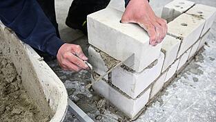 Zement, Beton und Mörtel sind wichtige Baustoffe. (Symbolbild) Zement, Beton und Mörtel sind wichtige Baustoffe. (Symbolbild)