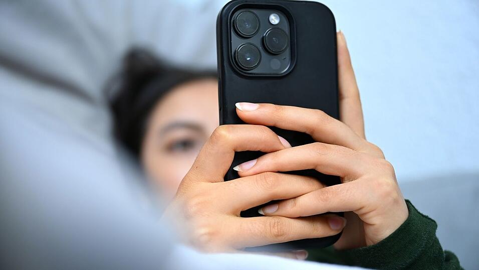 KI-generierte Fotos und Videos auf Plattformen wie Tiktok sind im Alltag angekommen. (Symbolbild)