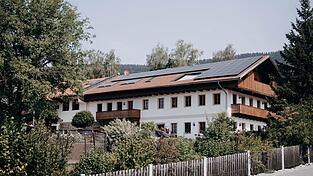 Der Lieblhof in Traidersdorf ist in den vergangenen vier Jahren zu einem modernen Ferienbauernhof ausgebaut worden. In der kommenden Woche wird die „Scheune am Lieblhof“ eröffnet. Der Lieblhof in Traidersdorf ist in den vergangenen vier Jahren zu einem modernen Ferienbauernhof ausgebaut worden. In der kommenden Woche wird die „Scheune am Lieblhof“ eröffnet.