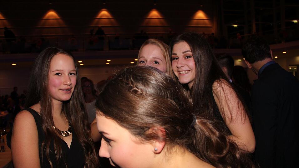 Die Bilder vom Abschlussball der Tanzschule Seidel in der Fraunhofer-Halle am 28. November. Die Bilder vom Abschlussball der Tanzschule Seidel in der Fraunhofer-Halle am 28. November.