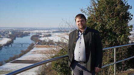 Walter Franz an seinem Lieblingsplatz, dem Bogenberg. Er bedeutet f&uuml;r ihn Heimat.